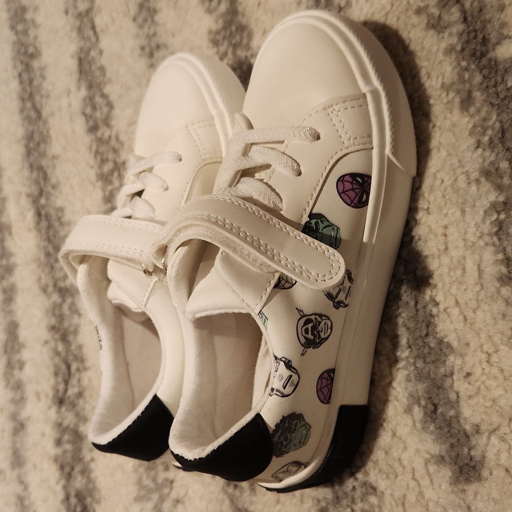 New Boys Marvel sneaker